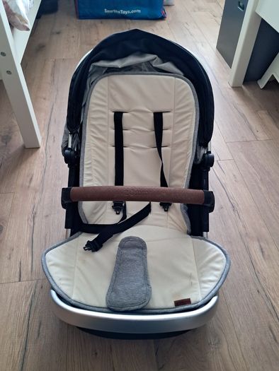 Zummi Halo travel system with bassinet and toddler seat