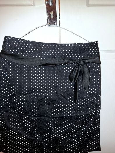 Brand NEW VanHausen polka dot skirt, size 10