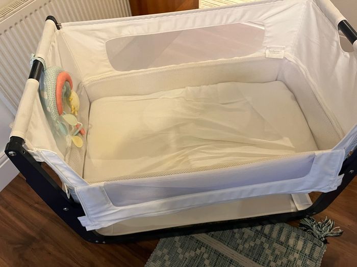 Baby Crib Snooze pod4