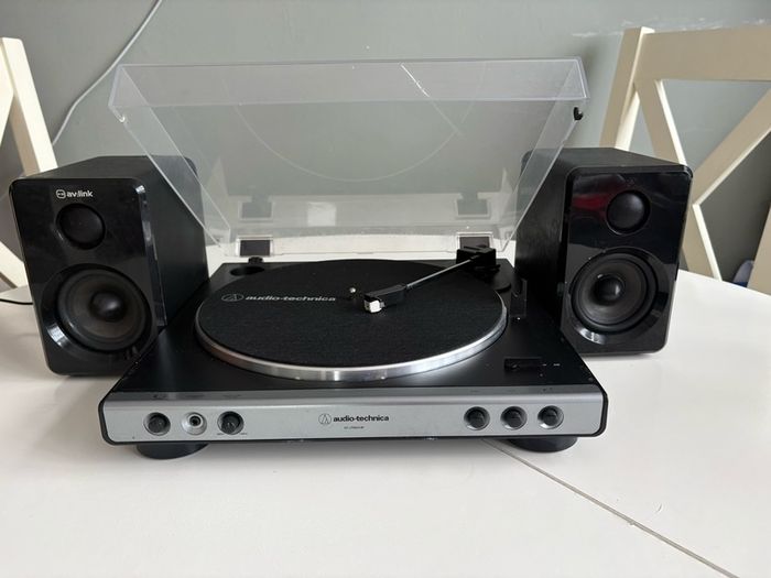 Audio Technica AT-LP60XHP vinyl record player