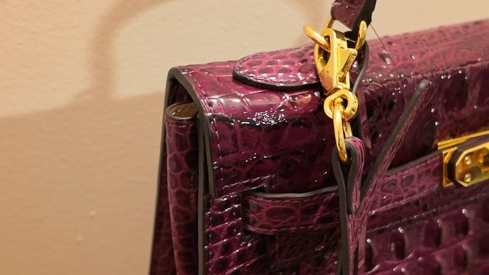 beautiful hand/shoulder bag
