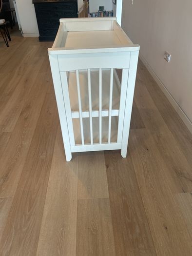 Mama & Papas Changing Table