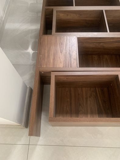 Expanding bookcase