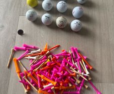 Bundle of Golf Balls, Tees and a ball marker