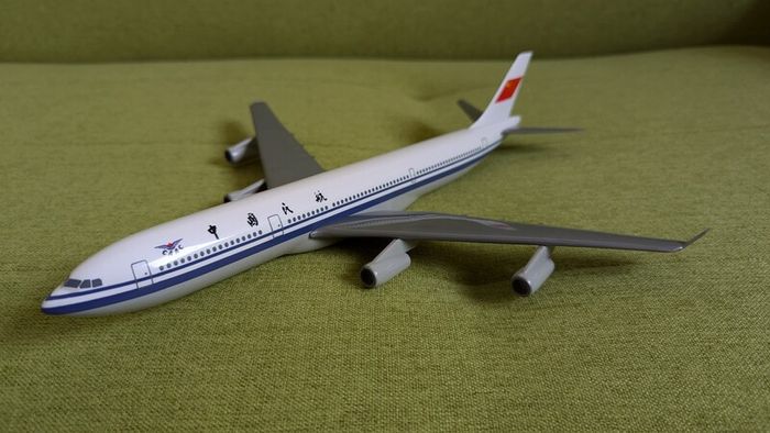 Civil Aviation Administration of China 1:200 scale model airplane, Airbus A340 aircraft