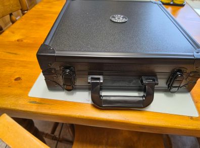 Jonny 8-Ball English Pool Ball Carry Case Aluminium Black
