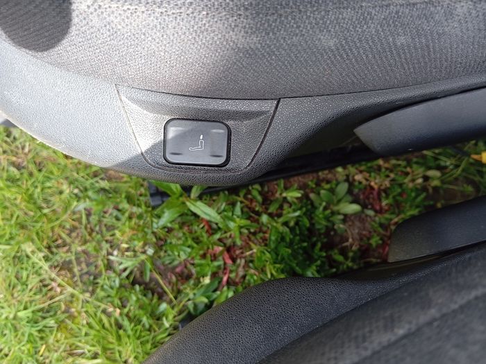 Driver's seat, passenger's seat