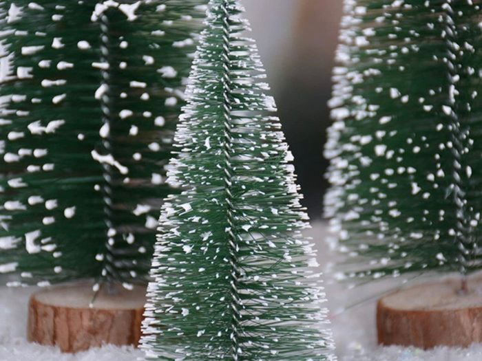10 Pcs Artificial Frosted Sisal Trees Bottle Brush Trees with Wood Base Artificial Frosted Sisal Trees DIY Crafts Mini Pine Tree Christmas Miniature Ornaments for Xmas Home (FREE POSTAGE)