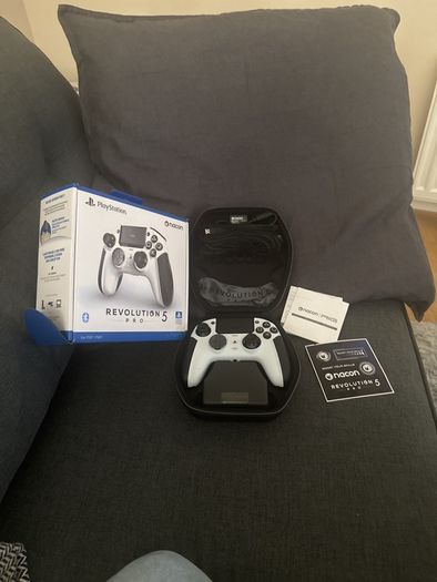 Revolution 5 Pro Controller PS5/PS4/PC