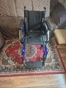 Self propelled wheelchair