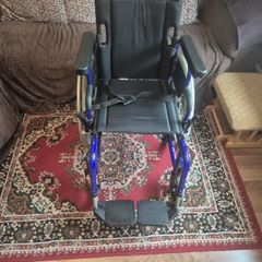 Self propelled wheelchair