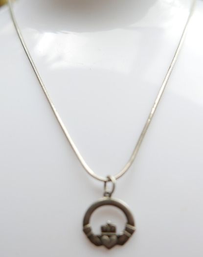 Vintage 925 Sterling Silver Claddagh Pendant Necklace length 16" - 5,2g