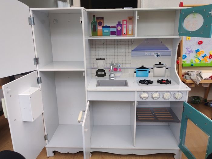 Kids kitchen - used very good condition