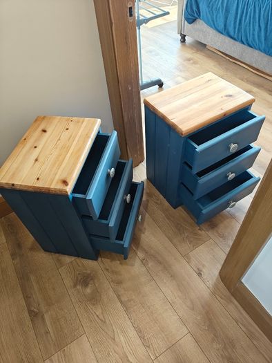 Pair of bedside lockers