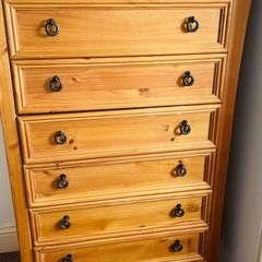 Wooden chest of drawers