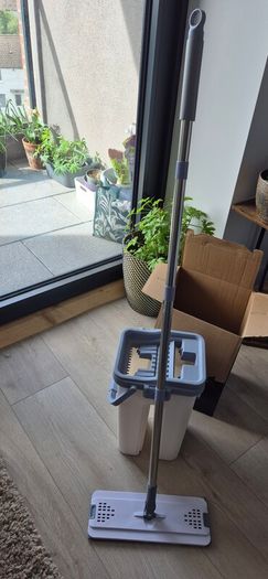 Flat Mop and  Bucket Set  Hands-Free Cleaning