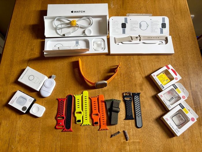 Apple Watch SE 2nd Gen GPS 40mm Starlight Aluminium Case 1 Owner Extras 14pc New Charger Case Strap Band Professional Office Work Lifestyle Fitness Outdoors Elegant Party Event Magnetic Ocean