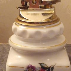 Vintage 1940s Mid-Century Floral Porcelain Table Lighter - Excellent Condition