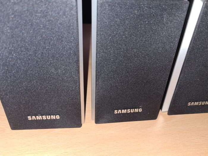 Samsung surround speakers
