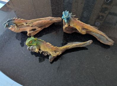 Dragon Lizard on log x 3