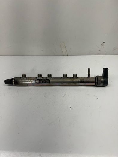 2011 Bmw 5 Series F10 Fuel Common Injection Rail With 2 Sensors 780912804 A2l4b77s