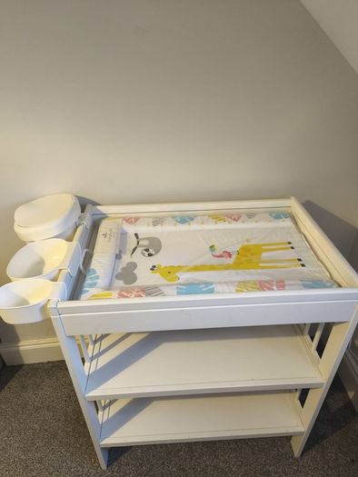 Double light weight buggy and changing table