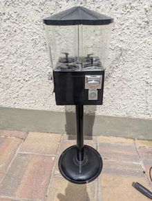 Double Head Gumball/Capsule Vending Machine