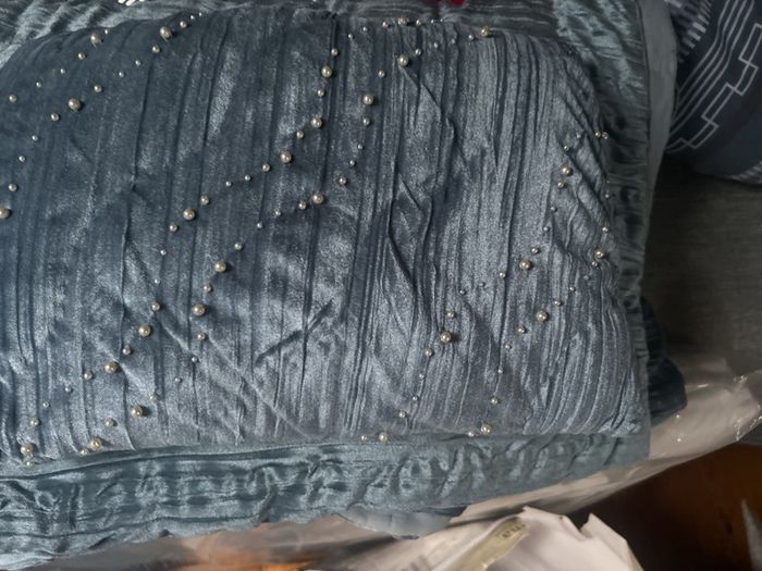 Velour throw and cushions