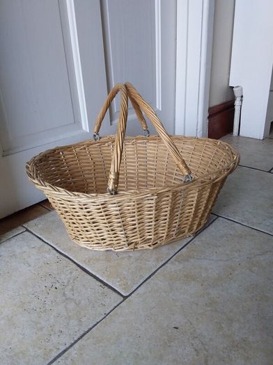 Wicker Picnic Basket with Folding Handles