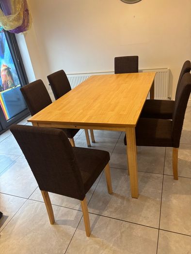 Beautiful Table & 6 Chairs