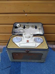 reel to reel vintage tape recorder