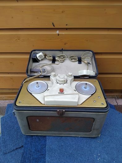 reel to reel vintage tape recorder