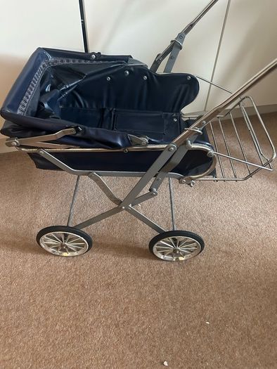 Vintage 1970s Dolls Pram