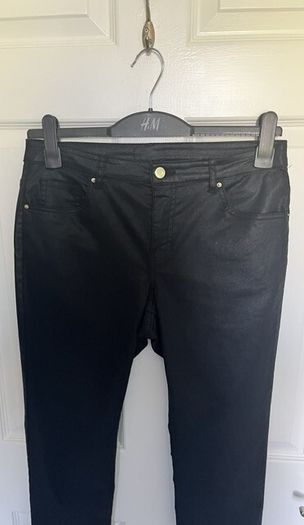 Faux Leather JET BLACK Ladies Slender Ankle Grazer Trousers.  H&M Size 12. Slight Stretch. Dressy With A Satin/sheen Finish. Immaculate Off The Rail Condition.
