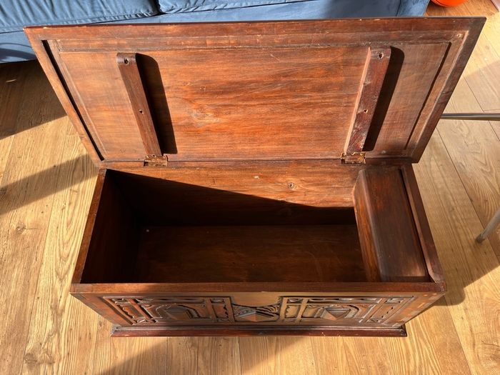 Antique style chest