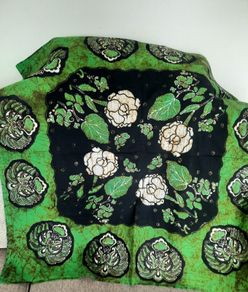 Green floral plant flora scarf shawl breathable cotton 16 inches x 16 inches in excellent condition with no issues FREE STANDARD POSTAGE INCLUDED