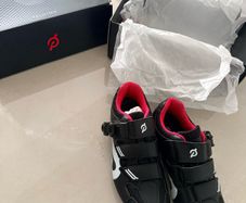 Peloton cycling shoes UK4