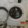 Hot point9kg washing machine not a mark absolutely immaculate condition. Image 2
