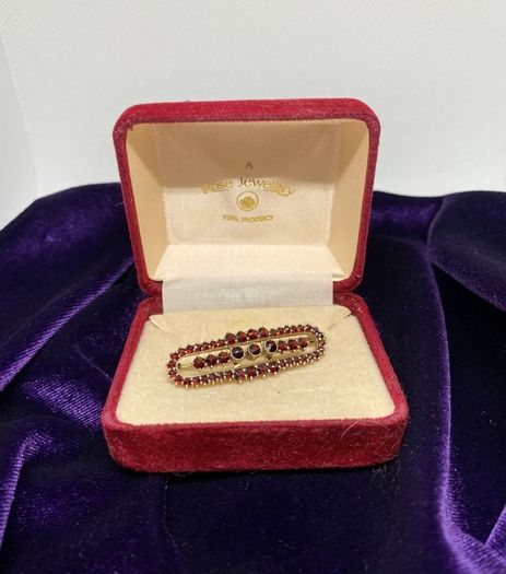 An  Amazing 14Ct Solid Gold Garnet Brooch, A heavy 7.2 grams