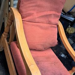 Fireside solid chair with cushions