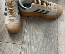 Trainers size 6