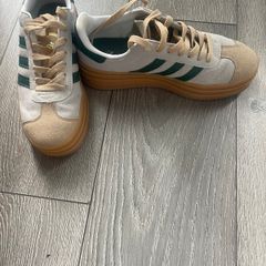 Trainers size 6