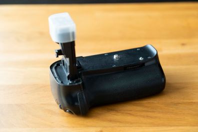 Camera battery grip for Canon 60D