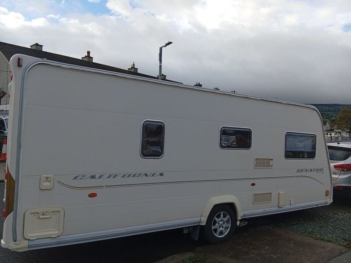 Baily senator  series 6 caravan year 2009