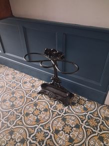 Vctorian cast iron umbrella stand