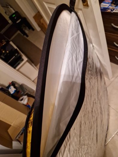 NEEWER, 2 Photography Tripods and feet and also 5ft circular Silver Light enhancer all in new condition and in lovely cases