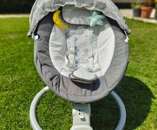 Mia electric baby swing -- Excellent condition