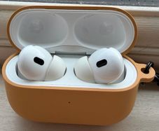 AirPods Pro 2 + case & charger