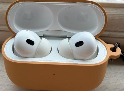 AirPods Pro 2 + case & charger