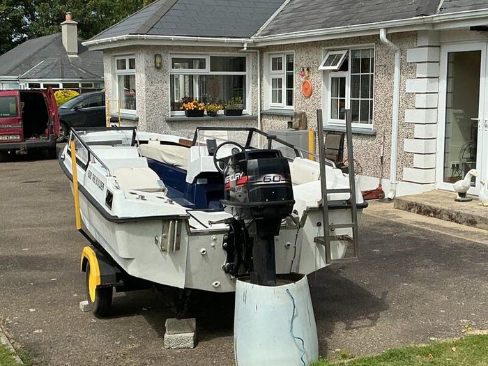 Stratos 600 Boat